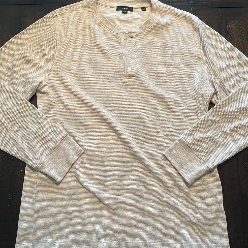 NWOT VINCE HENLEY SIZE XL NEVER WORN